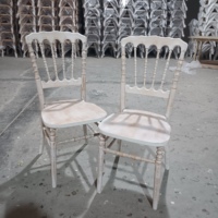 Chaise Napoléon Moderne en Bois Massif pour Hôtels, Mariages, Salons, Extérieur et Appartements - Durable et Empilable