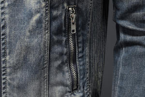 แจ็คเก็ตยีนส์ผู้ชายใหม่ สไตล์เรโทรสุดเทรนดี้ แฟชั่นลำลอง ปกตั้ง ซิปหน้า เท่ห์  สำหรับขี่มอเตอร์ไซค์ เสื้อผ้าเดนิม - Product Image 4