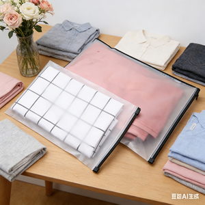 Sacs de vêtements givrés durables avec fermeture éclair, pochettes étanches en PE avec fermeture éclair, emballage pour vêtements, impression sérigraphique personnalisée, vente en gros en vrac - Product Image 1