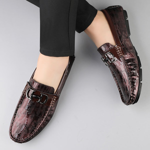 รองเท้าผู้ชาย รองเท้าขับรถฤดูร้อน สไตล์เรโทร หนังแท้ พื้นนุ่ม ระบายอากาศได้ดี กันลื่น รองเท้าลำลองแบบสวม - Product Image 3