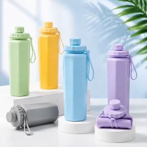 Bouteille d'eau de sport en silicone réutilisable, pliable, anti-fuite, sans BPA, légère, pour la salle de sport, la course à pied - Product Image 1