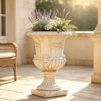 Urne de jardin classique européenne en résine, faite à la main et peinte à la main, style antique vieilli, avec piédestal et relief sculpté en forme de visage, pour villa