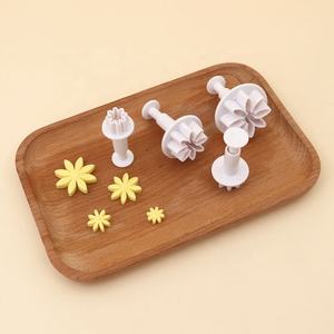 Lot de 4 <span class=keywords><strong>emporte</strong></span>-pièces et moules à gâteau en plastique écologique Daisy Spring, compatibles lave-vaisselle et micro-ondes - Product Image 2