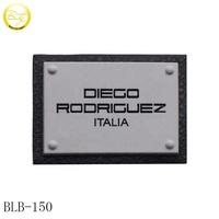 Fabricant de vêtements personnalisés Etiquettes à bagages en cuir noir avec patchs logos pour baskets Paillettes brodées en 3D pour chapeau