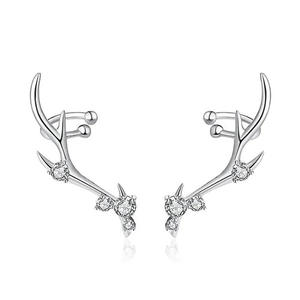 Boucles d'oreilles manchette E4332 en or blanc avec bois de cerf et zircon rond taille brillant serti griffe, bijoux tendance pour femme - Product Image 3