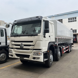Camión de Transporte de Alimentos a Granel para Granjas Avícolas SINOTRUK HOWO 8x4 con Tornillo Hidráulico para Granos - Product Image 2