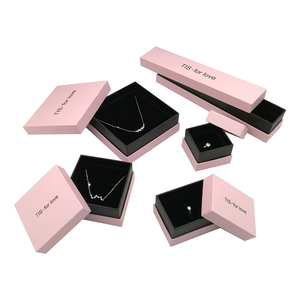 Boîte Cadeau en Papier pour Bijoux Personnalisée de Petite Taille, Idéale pour <span class=keywords><strong>Bracelet</strong></span>, Bague, <span class=keywords><strong>Montre</strong></span> – Prix Fabricant Bas, Style Victorias Secret Pink - Product Image 1