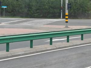 Barandilla de Seguridad Tipo W para Carreteras, Material Q235/Q345, Barreras de Triple Viga Corrugadas para Carreteras, Galvanizadas y con Recubrimiento en Polvo, Ingeniería de Tráfico - Product Image 2