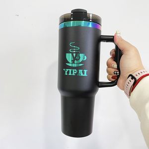 Gobelet de voyage isotherme sous vide noir et blanc avec revêtement en poudre holographique arc-en-ciel 40 oz - Product Image 4