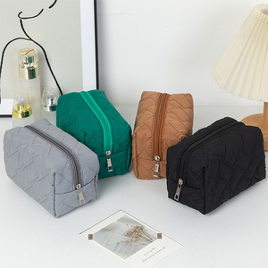 Organizador de maquillaje portátil de estilo coreano de gran capacidad al por mayor, <span class=keywords><strong>neceser</strong></span> de almacenamiento bonito de Color caramelo, logotipo personalizado, dureza suave - Product Image 3