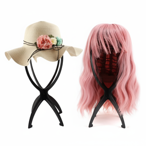 Berretto con parrucca a 2 colori con accessori di abbigliamento durevoli - Product Image 1