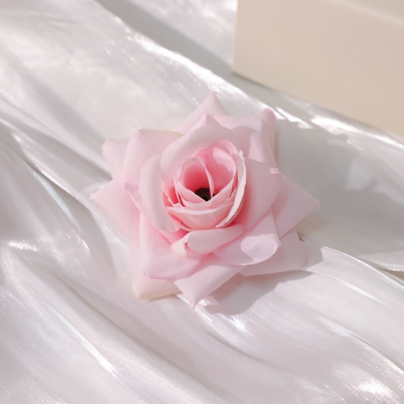 Tête de rose rose clair