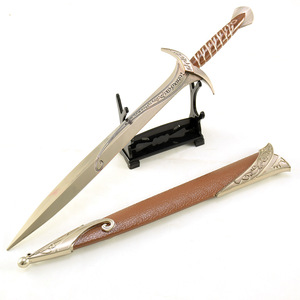 30CM le <span class=keywords><strong>Seigneur</strong></span> <span class=keywords><strong>des</strong></span> <span class=keywords><strong>Anneaux</strong></span> Épée de Frodon <span class=keywords><strong>Réplique</strong></span> en alliage de zinc avec gaine Décor de bureau à collectionner Modèle d'arme fantastique - Product Image 1