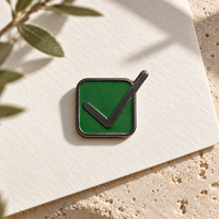 Épinglette en émail personnalisée Poing de Solidarité Cœur Rouge, Badge de revers en métal pour événements communautaires et cadeaux promotionnels