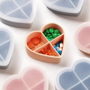 Boîte à pilules en silicone, étui de rangement, organiseur 7 jours, boîte à médicaments scellée, organiseur de rangement, forme de cœur, boîte à pilules hebdomadaire portable <span class=keywords><strong>pour</strong></span> <span class=keywords><strong>les</strong></span> voyages - Product Image 1