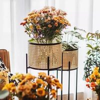 Support à fleurs moderne minimaliste en rotin tressé et fer forgé de style japonais pour salon et balcon
