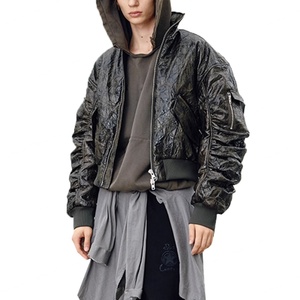 Chaqueta Bomber Negra de Cuero Plisado Vintage con Cierre de Cremallera para Hombre, Silueta Casual, Venta al por Mayor para la Temporada de Primavera - Product Image 3