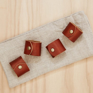 <span class=keywords><strong>Rond</strong></span> <span class=keywords><strong>de</strong></span> <span class=keywords><strong>serviette</strong></span> en cuir PU personnalisable à la mode, <span class=keywords><strong>rond</strong></span> <span class=keywords><strong>de</strong></span> <span class=keywords><strong>serviette</strong></span> européen <span class=keywords><strong>personnalisé</strong></span> multicolore - Product Image 6