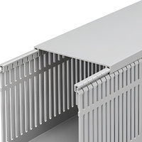 Goulotte de câblage PVC industrielle grise à dents fines 40x20mm, à fentes petites et denses pour un routage de précision des câbles dans les panneaux