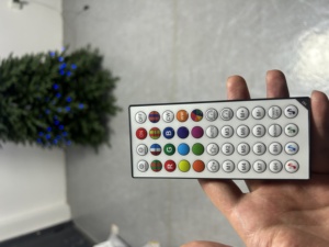 Árbol de Navidad Artificial Delgado de 7 Pies a Precio de Fábrica, Venta al por Mayor - Product Image 4