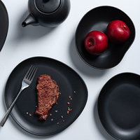 Assiettes à dîner en porcelaine céramique Assiettes de présentation noires Assiette à steak Assiettes de restaurant avec logo personnalisé