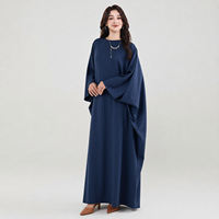 Abaya Personnalisée Bleu Marine à Col Rond et Manches Chauve-Souris Douces pour Femmes Musulmanes – Idéale au Quotidien