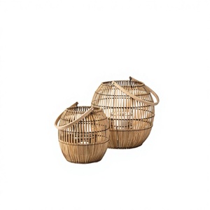 Lanterne en bambou naturel vintage MP Decor avec porte-bougie en verre et pot - Décoration artisanale pour la maison, couleur personnalisée, Vietnam - Product Image 1