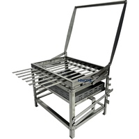 Grill de style Santa Maria Argentine en acier inoxydable moderne, réglable en hauteur avec commande par bouton, pour une expérience culinaire exceptionnelle.