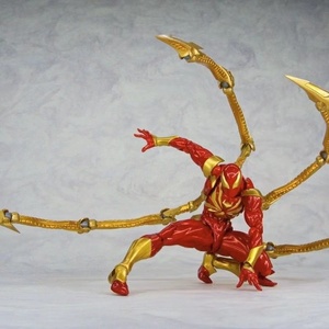Figura in PVC di Spider-Man in Stile Yamaguchi Kaiyodo, Edizione Limitata Rossa e Nera, Modello Articolato con Confezione Colorata - Product Image 4