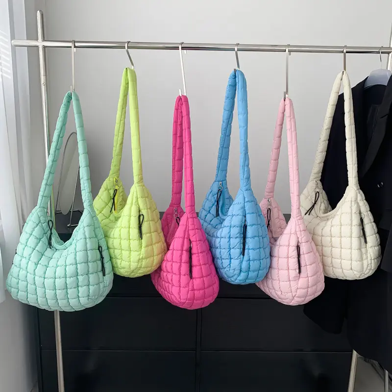 Nueva gran primavera verano moda suave Puffer nubes lindos bolsos de hombro algodón acolchado mujeres acolchado Sling Down Tote bag para mujer