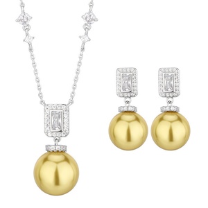 Juego de Collar y Pendientes de Borla con Perlas Doradas de 16-14 mm, Chapados en Oro y Cobre Ecológico de Alta Calidad para Mujer - Product Image 1