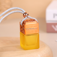 Flacon carré en verre de haute qualité 8 ml avec couvercle en bois, bouchon à vis rose doré, finition mate, étanche, sérigraphie personnalisable, pour parfum