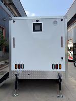 Toilettes portables modernes personnalisées, remorque mobile de luxe durable pour les toilettes de camping en plein air avec couleur personnalisée
