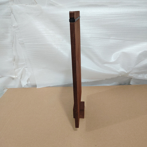 Présentoir en contreplaqué pour menu en bois avec élastiques, planche à découper sur pied - Product Image 4