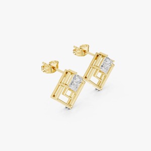 Boucles d'oreilles clous géométriques en or jaune 14 carats avec diamant de laboratoire taille princesse – Plus de options de titres - Product Image 5