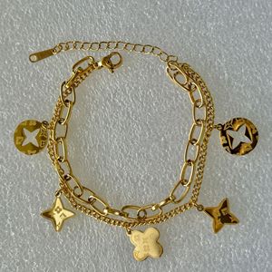 Bracciale da Donna in Acciaio Inossidabile Dorato con Design a Quadrifoglio e Catena a Sfera - Product Image 6