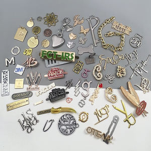 Leverancier Groothandel Hoge Kwaliteit Kleding Metalen Waterdichte Tag Kleding Reliëf Custom Tas Hoed Schoenen Sjaal Metalen Tag Sjaal - Product Image 3