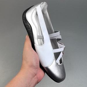 Zapatillas de Ballet Plateadas con Estampado de Leopardo para Mujer, Serie PUMAS de Lujo Personalizadas, Modernas y Versátiles - Product Image 5