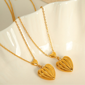 Collar con Colgante de Corazón, Acero Inoxidable Dorado, Joyería para Mujer, Regalo, Diseño Geométrico Cuadrado, Estilo Minimalista - Product Image 2