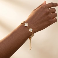 Nouveau style, bracelet à lettres très tendance, personnalisé en acier inoxydable plaqué or, avec pendentif trèfle et initiale, pour femme
