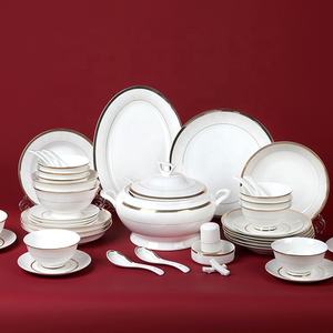 Nouvel ensemble de vaisselle de luxe en porcelaine fine avec bordure dorée, 60 pièces, style européen - Product Image 1
