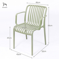 Chaise de salle à manger moderne pour hôtel du fabricant d'Europe du Nord Offre spéciale Plastique polypropylène PP avec accoudoir Caractéristique empilable