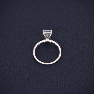 Bague de fiançailles solitaire RIZTA JEWELS en or blanc 14 carats, diamant de laboratoire CVD taille émeraude couleur D, 3 carats, luxe pour femme - Product Image 3