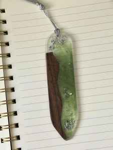 Marcapáginas de resina y madera: una combinación perfecta de creatividad, artesanía y funcionalidad - Product Image 3