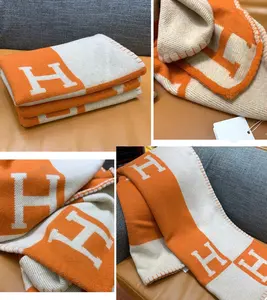 Popular H carta Cobertor Sofá-cama Acrílico Tricô Cobertores Tecido Listrado H Letra Luxo Personalizado Lance Cobertor Para O Inverno