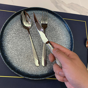 DF BC Fashion Nouveauté Spéciale – Couverts en Acier Inoxydable à Manche Martelé : Couteau de Table, Couteau à Steak, Fourchettes de Table, Fourchettes à Dessert – Personnalisables - Product Image 4