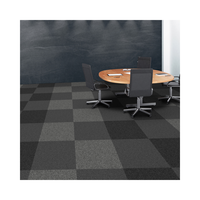 Dalles de moquette commerciales Kaili en nylon tufté, à boucles, fabriquées à la machine, teintes en masse, 440 g/m², résistantes aux taches, antidérapantes, personnalisables