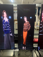 Afficheur LED pliable à pas de pixel P1.95 avec luminosité de 800 nits pour mur vidéo intérieur