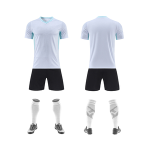 Tenues de football prêtes pour le match - Vêtements de football durables conçus pour l'intensité des matchs - Maillot de football - Product Image 1