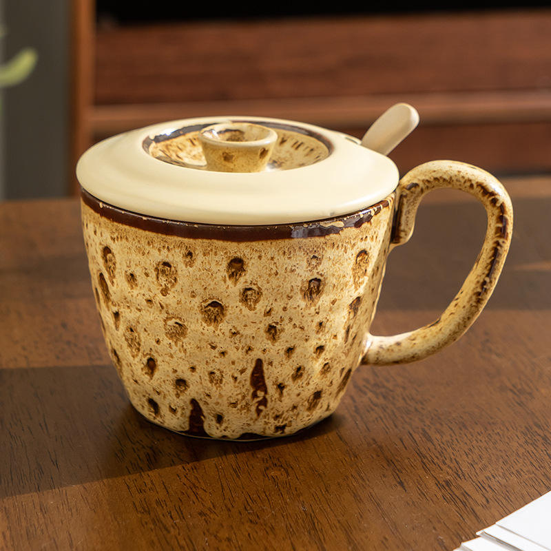 Tasse cuite au four à motif léopard jaune avec couvercle et cuillère